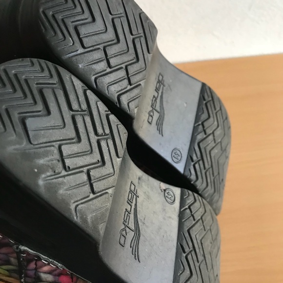 dansko funky knit clogs